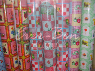 China plastic tablecloth rolls supplier-vinyl table covers roll